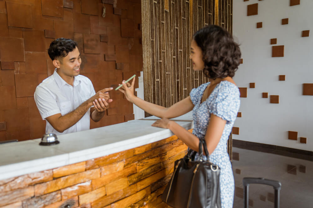 להסתדר בספרדית במלון