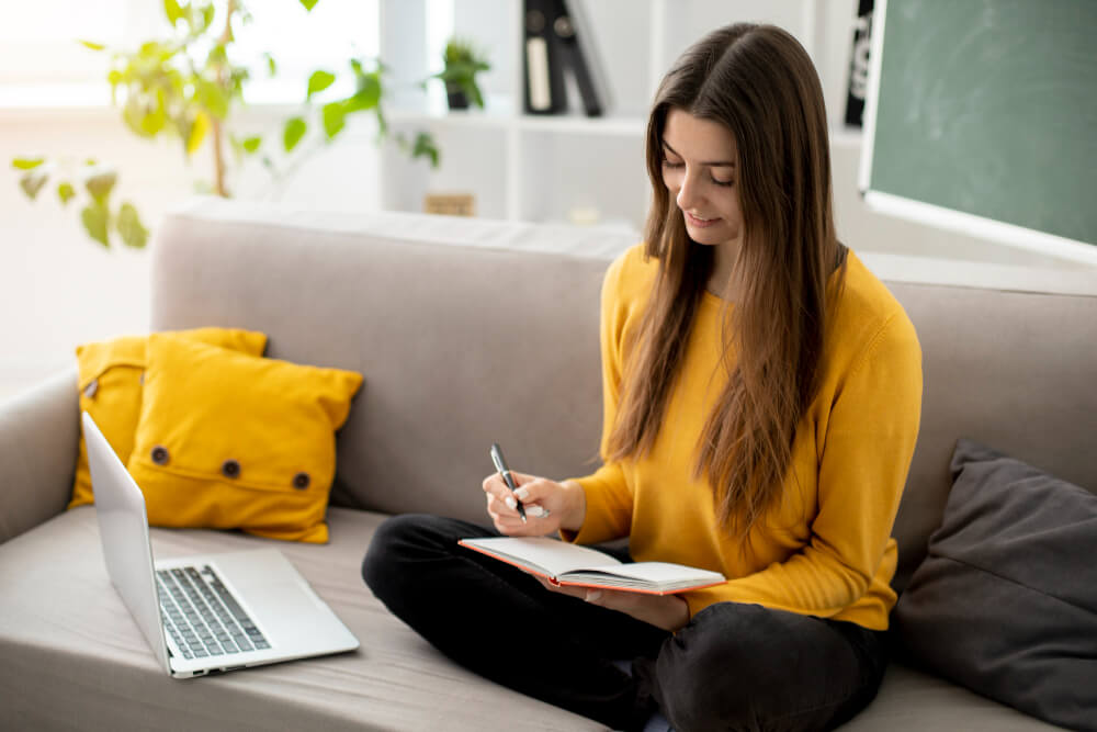 קורס הספרדית של מאסטר אספניול מתאים גם למישהו שמתחיל מאפס?