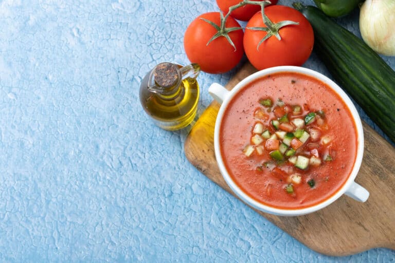 מתכון לגספצ'ו ספרדי: מרק קר שמביא את אנדלוסיה אל הצלחת