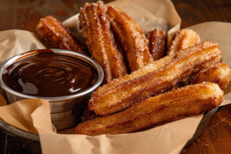 Churros - צ'וּרוֹס: קינוח ספרדי פריך שאפשר להכין בבית